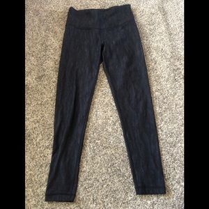 Kirkland leggings LARGE 🌺🌺🌺